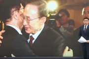 黄冈李明博、朴槿惠给金文洙打气 鼓励其争取赢得韩国大选